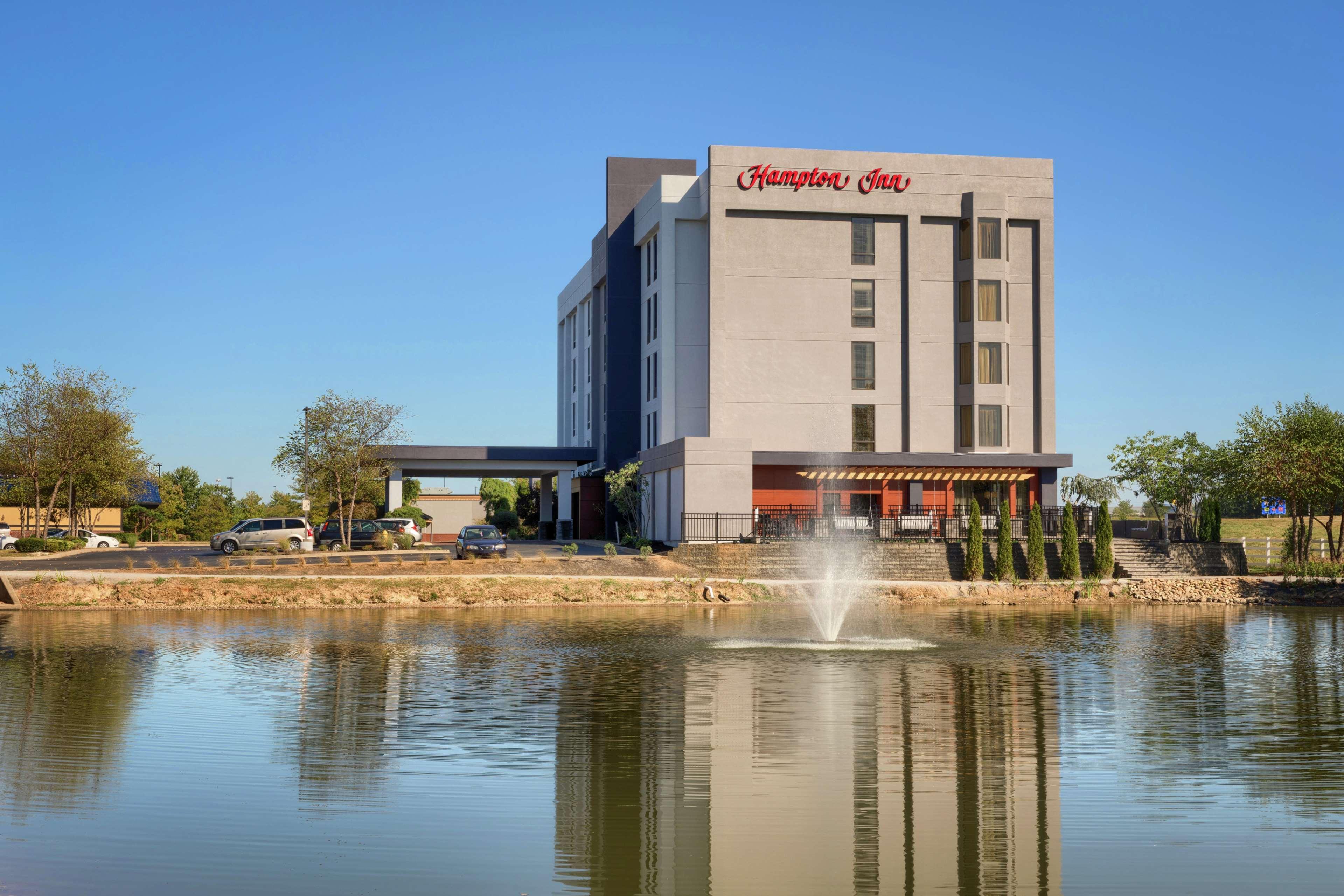 Hampton Inn Louisville Northeast Exterior photo