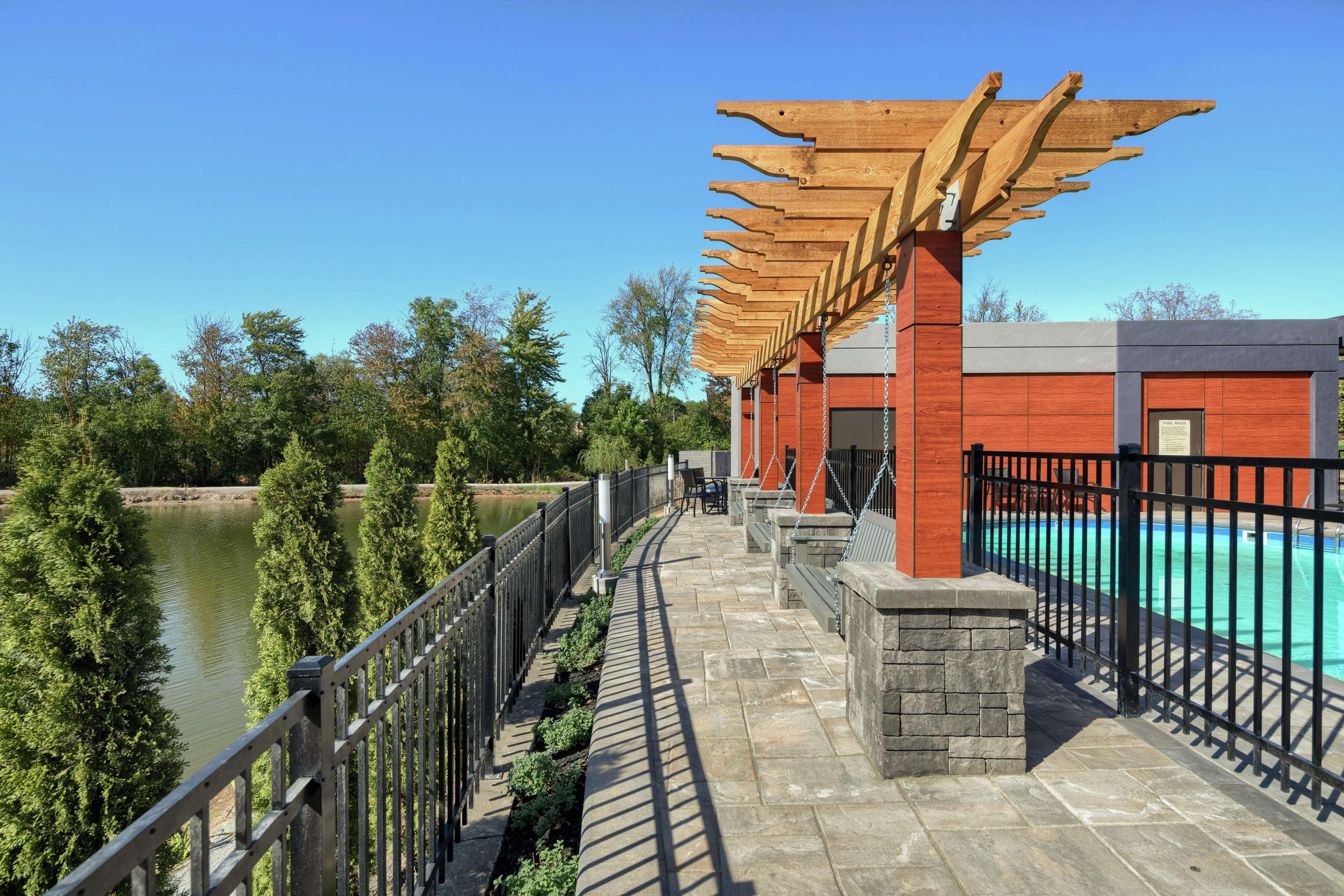 Hampton Inn Louisville Northeast Exterior photo