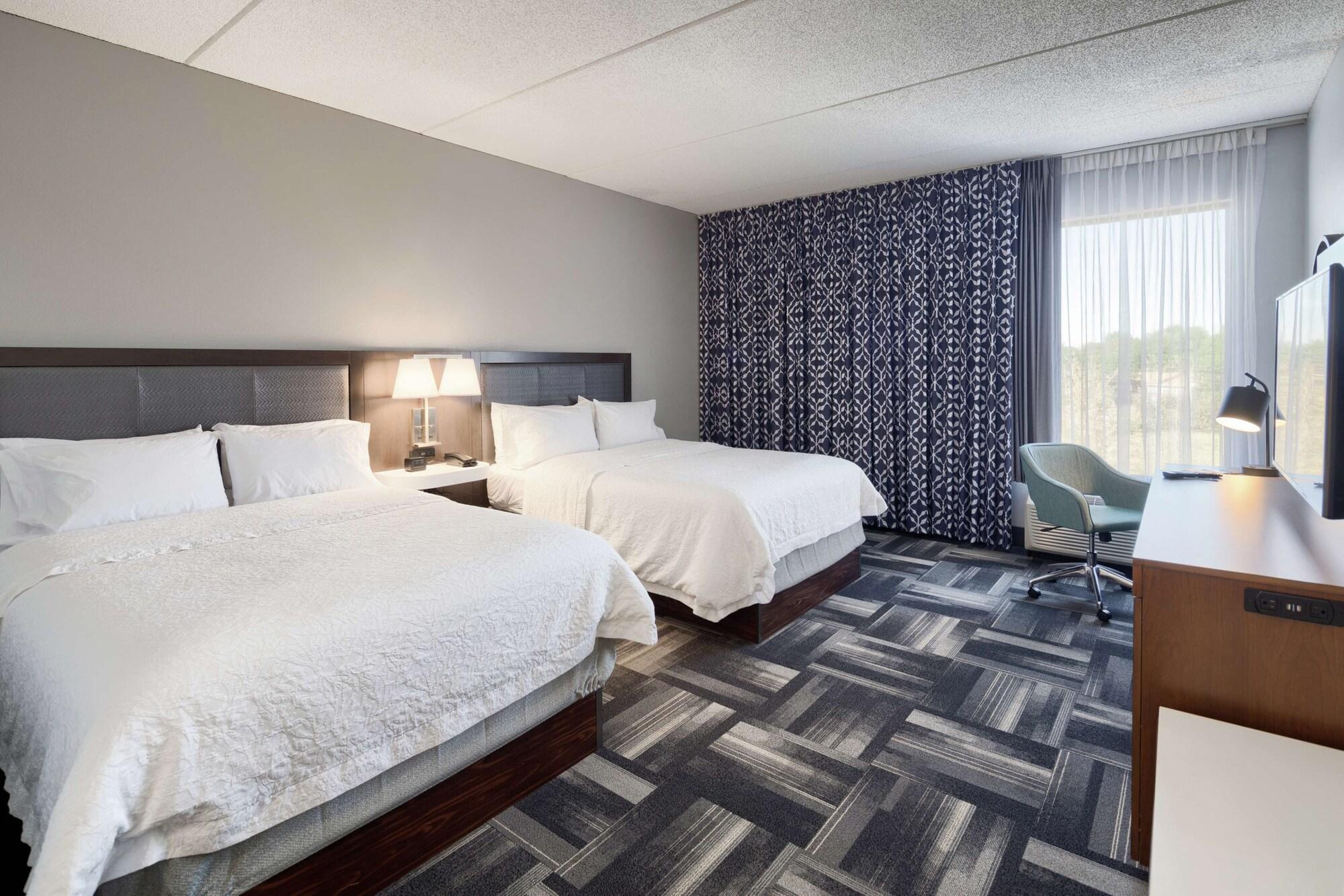 Hampton Inn Louisville Northeast Exterior photo