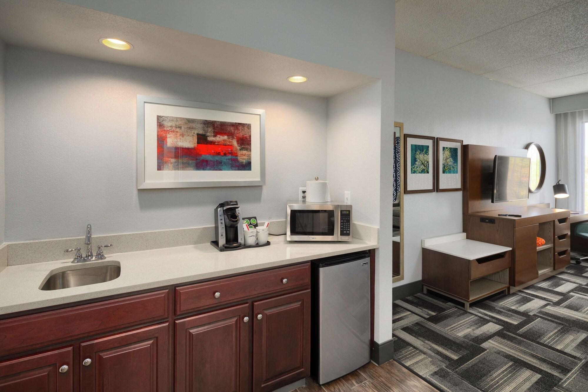 Hampton Inn Louisville Northeast Exterior photo