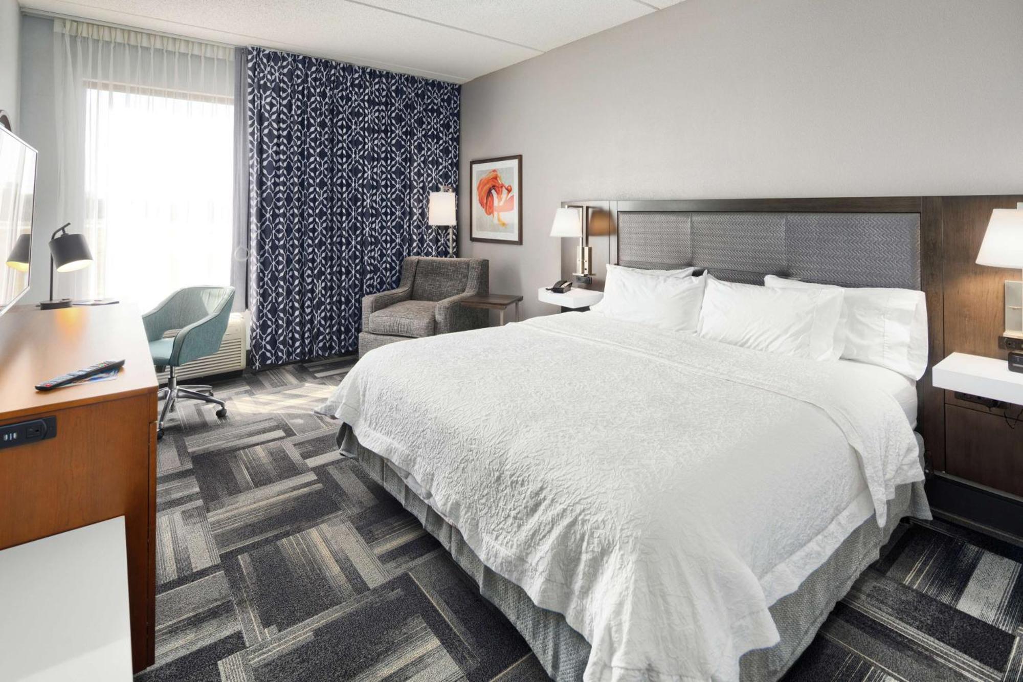 Hampton Inn Louisville Northeast Exterior photo